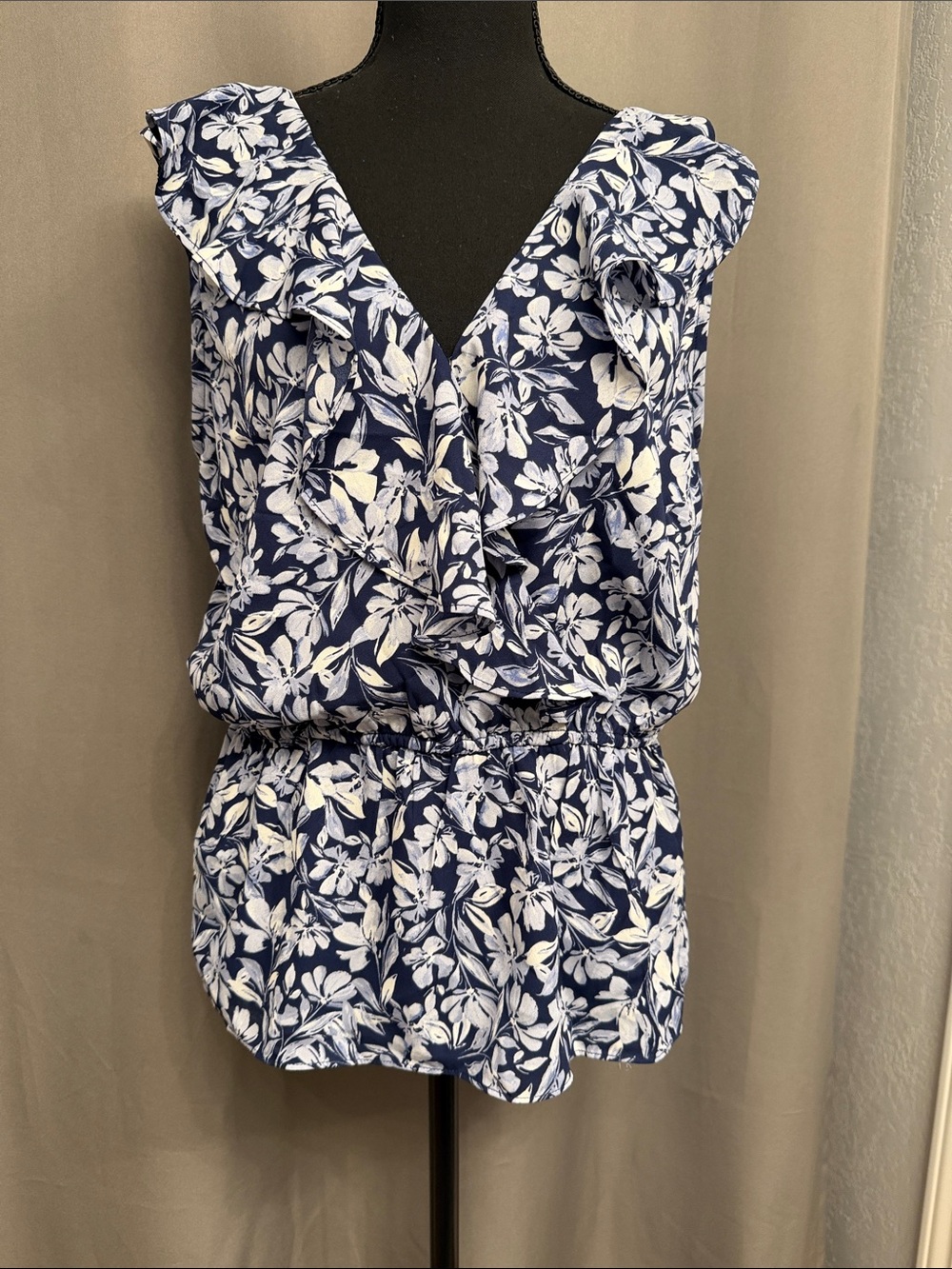 nine britton Navy and White Floral Ruffle V-Neck Camisole